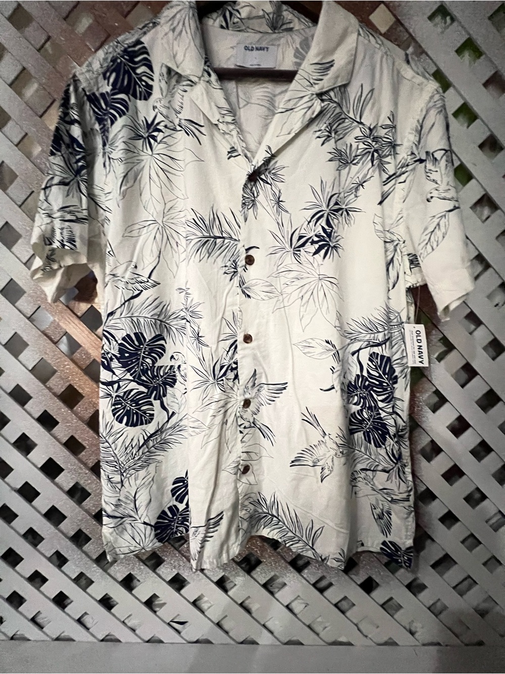 NWT Old Navy White and Navy Hawaiian Print Short-Sleeve Button-Up Shirt size L
